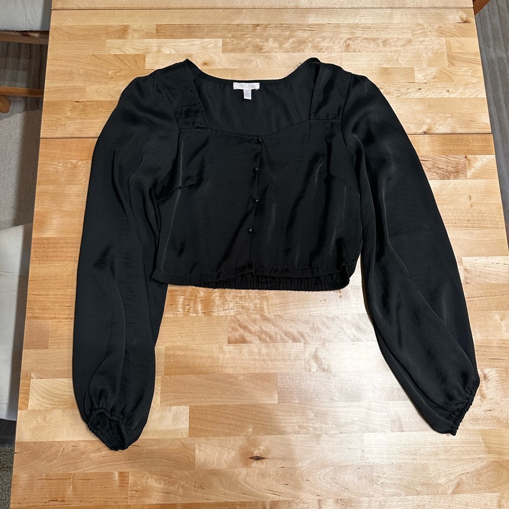 Black long sleeve crop top